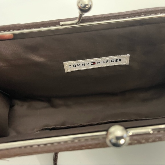 Tommy Hilfiger Brown Leather Clutch Crossbody Bag with Detachable Strap - Picture 6 of 12